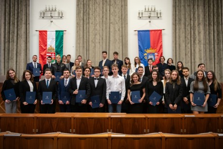 Átadták az Alba Regia ösztöndíjakat – 63 fiatal részesült támogatásban